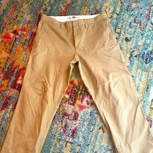 Men’s Old Navy Classic Khakis 34x30s